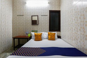 Ams Guest House by OYO Rooms