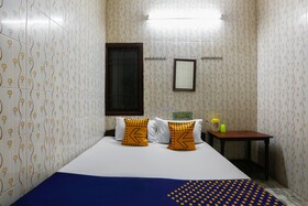 Ams Guest House by OYO Rooms