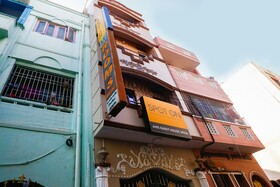 Ams Guest House by OYO Rooms