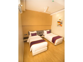 Crossway Parklane Airport Hotel