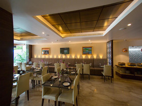 Crossway Parklane Airport Hotel