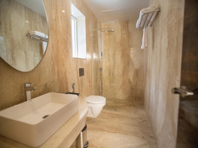 Crossway Parklane Airport Hotel
