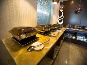 Crossway Parklane Airport Hotel