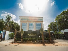 Crossway Parklane Airport Hotel