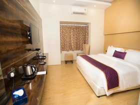 Crossway Parklane Airport Hotel