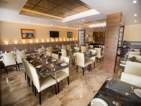 Crossway Parklane Airport Hotel
