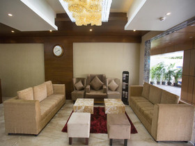 Crossway Parklane Airport Hotel