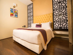 Crossway Parklane Airport Hotel