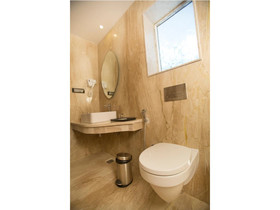 Crossway Parklane Airport Hotel