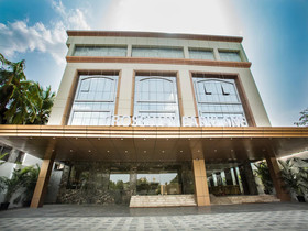 Crossway Parklane Airport Hotel