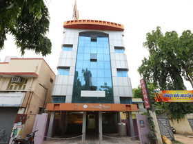 Dreams Manor by OYO Rooms