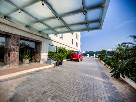 Edition O 30024 The Banyan Poonamallee