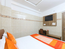 OYO 11437 Gmt Centre