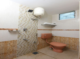 OYO 11437 Gmt Centre