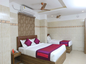 OYO 11437 Gmt Centre