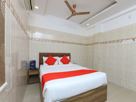 OYO 11437 Gmt Centre