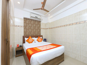 OYO 11437 Gmt Centre