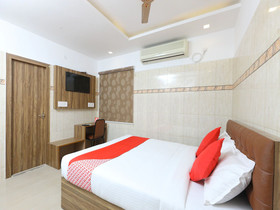 OYO 11437 Gmt Centre