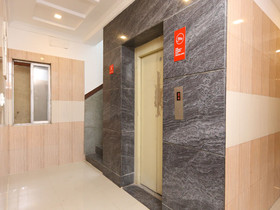 OYO 11437 Gmt Centre