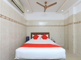 OYO 11437 Gmt Centre