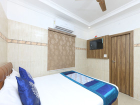 OYO 11437 Gmt Centre