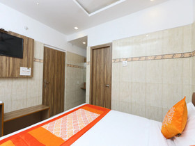 OYO 11437 Gmt Centre