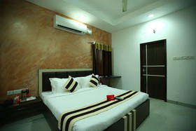Green Tree Service Apartments by OYO Rooms
