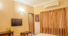 Hanu Reddy Residences Wallace Garden