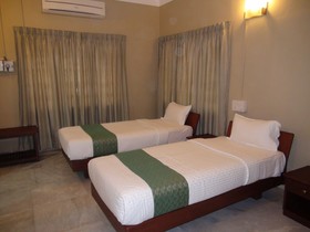 Hanu Reddy Residences Wallace Garden