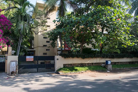 Hanu Reddy Residences Wallace Garden