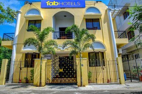 Hibiscus Stays by Fabhotel