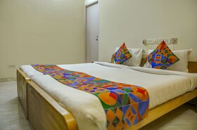 Hibiscus Stays by Fabhotel
