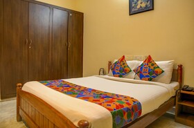 Hibiscus Stays by Fabhotel