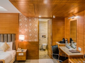 Townhouse OAK Hotel Chennai La Palace