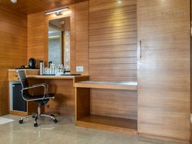 Townhouse OAK Hotel Chennai La Palace
