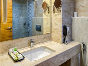 Townhouse OAK Hotel Chennai La Palace