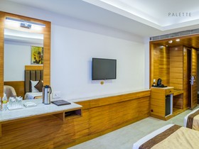 Townhouse OAK Hotel Chennai La Palace