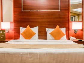 Townhouse OAK Hotel Chennai La Palace