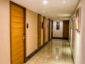 Townhouse OAK Hotel Chennai La Palace
