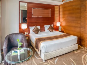 Townhouse OAK Hotel Chennai La Palace