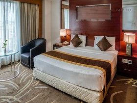 Townhouse OAK Hotel Chennai La Palace