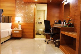 Townhouse OAK Hotel Chennai La Palace