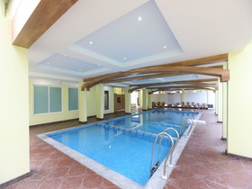 Hotel Cinemascope by OYO Rooms