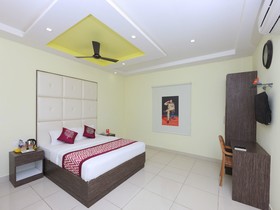 Hotel Cinemascope by OYO Rooms
