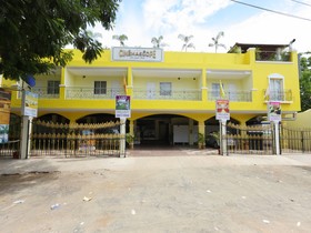 Hotel Cinemascope by OYO Rooms