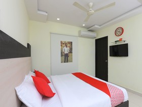 Hotel Cinemascope by OYO Rooms