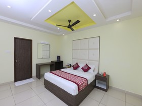 Hotel Cinemascope by OYO Rooms