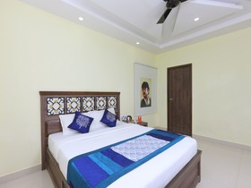 Hotel Cinemascope by OYO Rooms