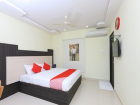 Hotel Cinemascope by OYO Rooms