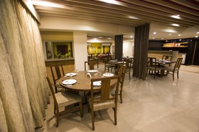 Hotel Dhans